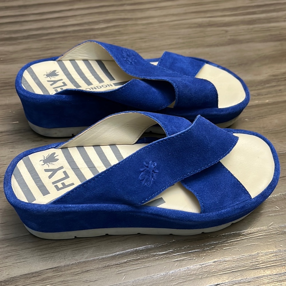 FLY LONDON BLUE LEATHER CROSS WEDGE SANDALS 36=6